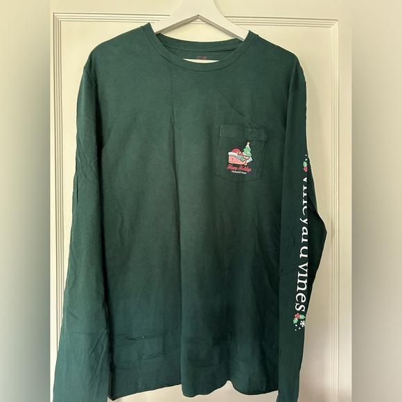 Vineyard Vines holiday tee - Picture 3 of 4